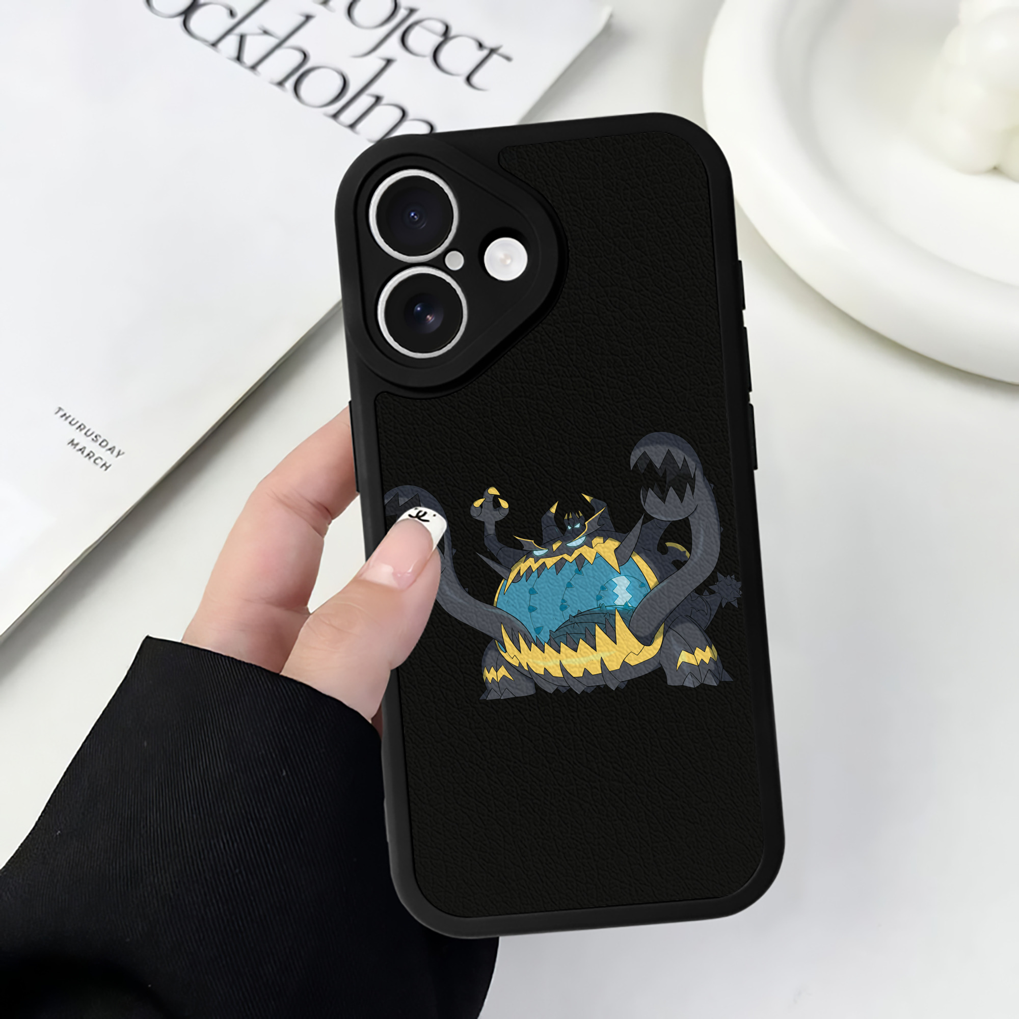 （画像用） ポケットモンスター Pokémon 【iPhone 16シリーズ対応】シリコンスマホケース（レザー調） 材質：シリコン